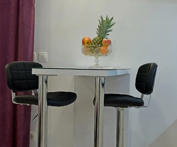 Kuzma And Lägenhet *