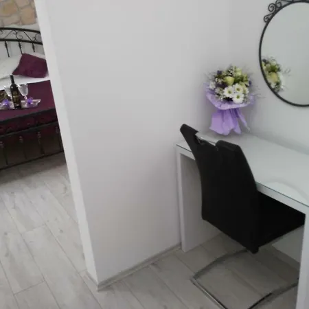 Kuzma And Apartman *