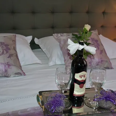 Daire Kuzma And Split