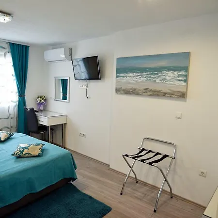 Daire Kuzma And Split